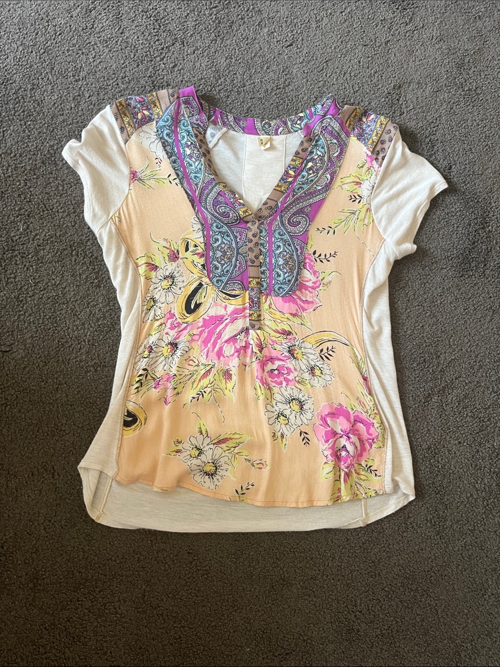 Anthropology Floral V-Neck Short Sleeve Blouse in Peach, Pink and Cream